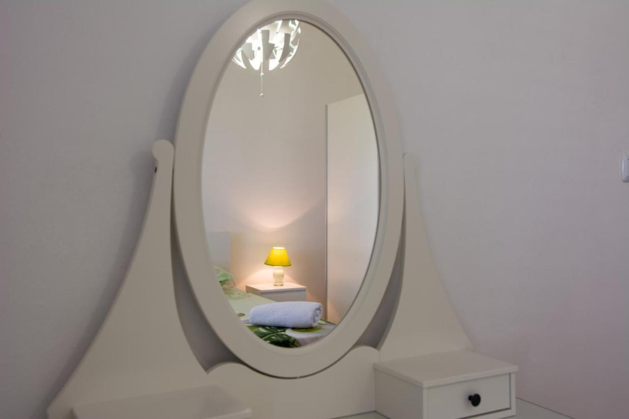 Lux Apartman S Pogledom Na More Trogir Exterior photo