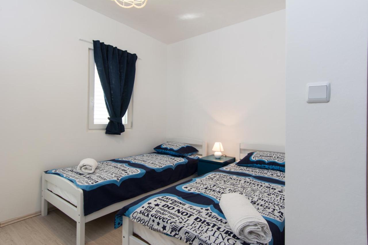 Lux Apartman S Pogledom Na More Trogir Exterior photo